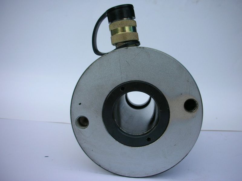 30 tonns senterhulljekk lav