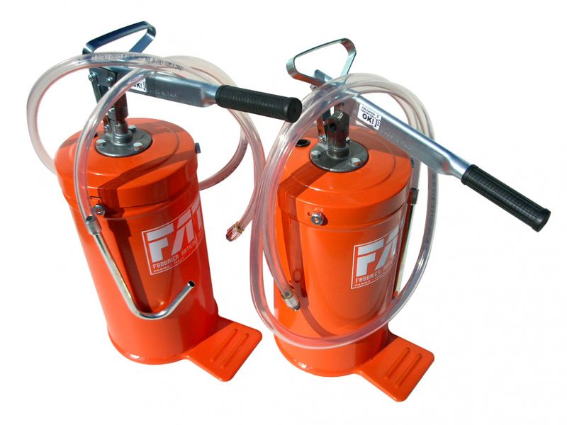 2stk Oljedistributører a 16Liter